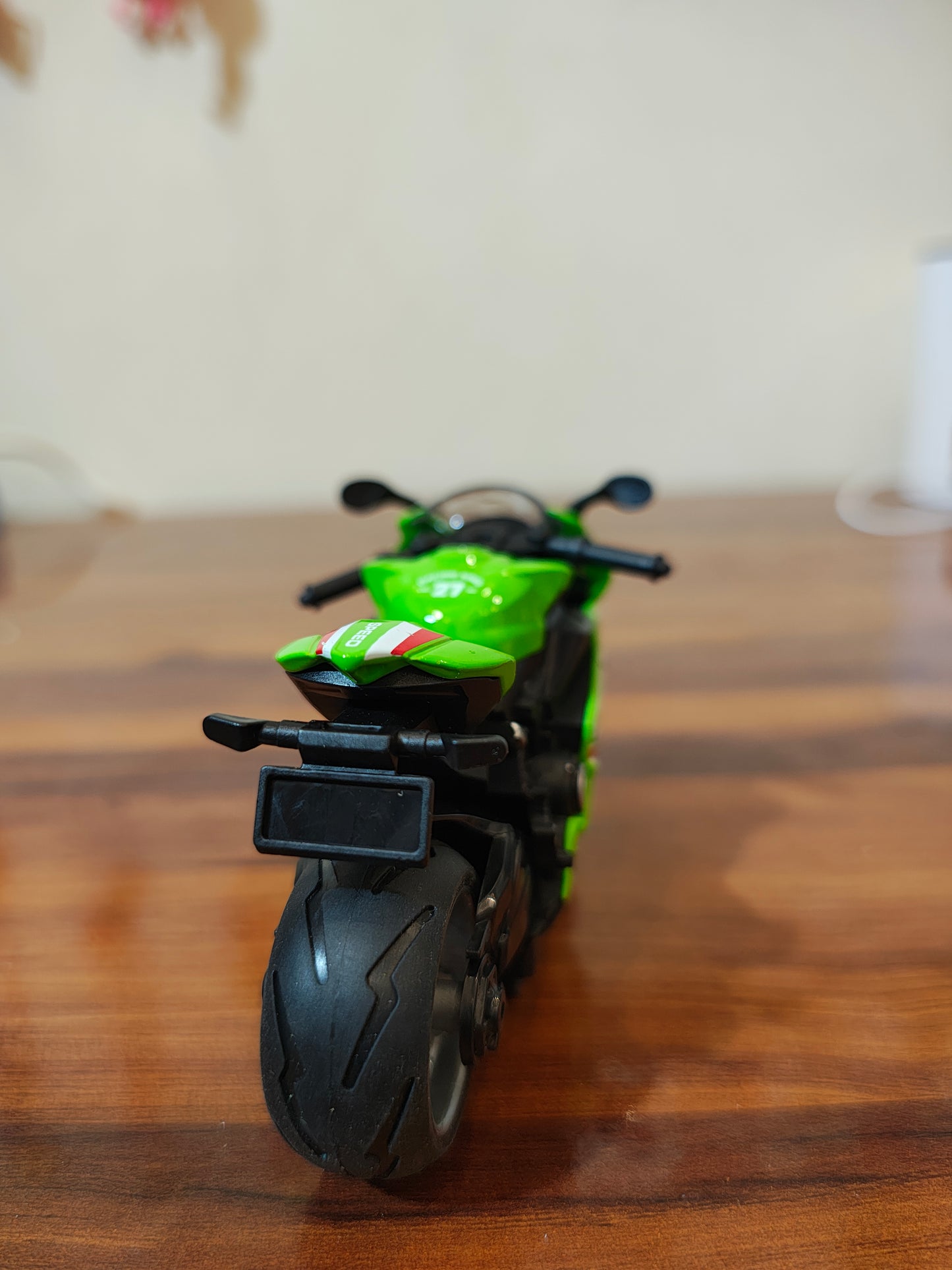 R15 METAL DIECAST 1:28
