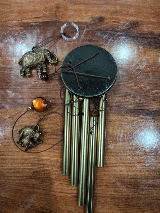 Long wind metal charm