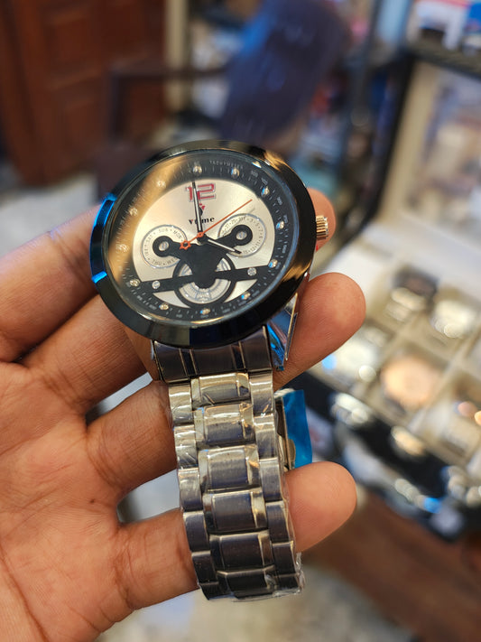 Gents wrist watch attractive look