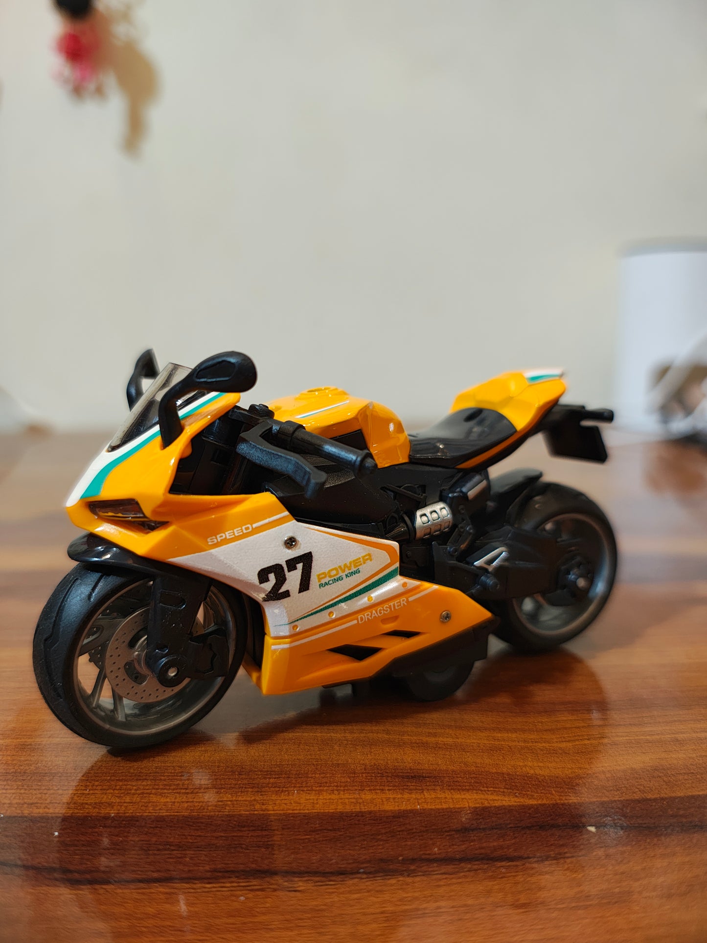 R15 METAL DIECAST 1:28