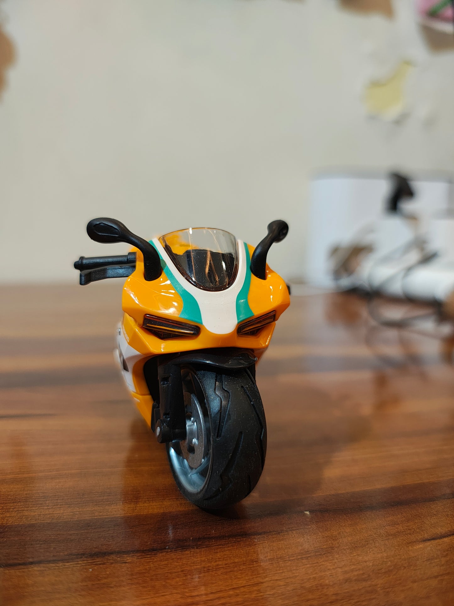 R15 METAL DIECAST 1:28