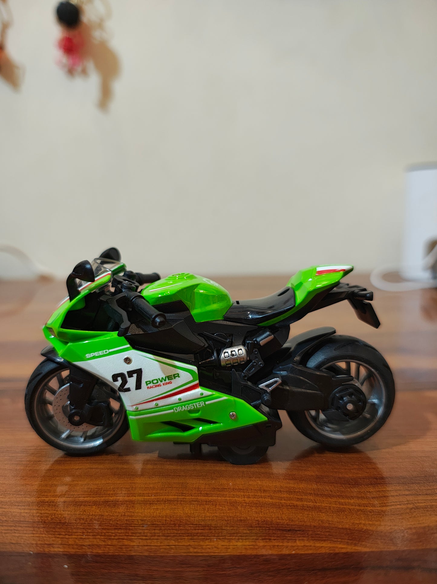 R15 METAL DIECAST 1:28