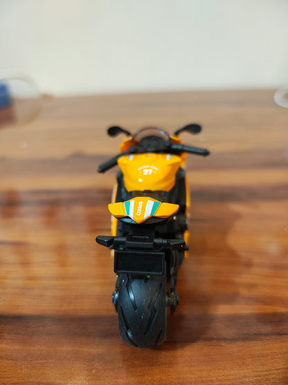R15 METAL DIECAST 1:28